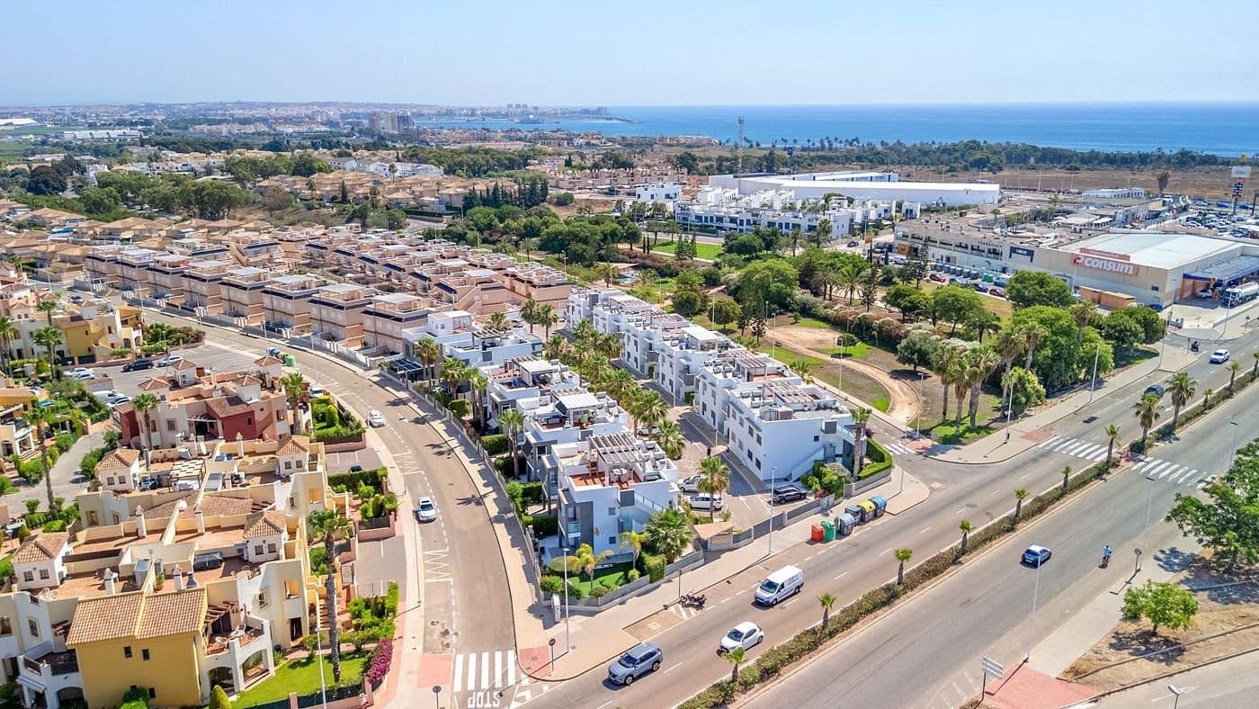 2 bedroom Apartment for sale in Punta Prima - € 279,000 (Ref: 9319896)