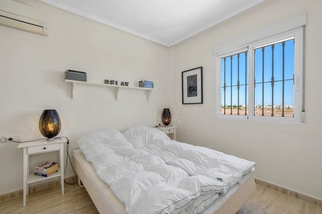 Apartamento de 3 habitaciones en Villamartin, Orihuela en venta - 215.000 € (Ref: 9322740)