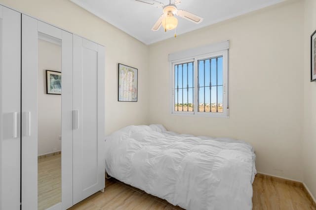 Apartamento de 3 habitaciones en Villamartin, Orihuela en venta - 215.000 € (Ref: 9322740)