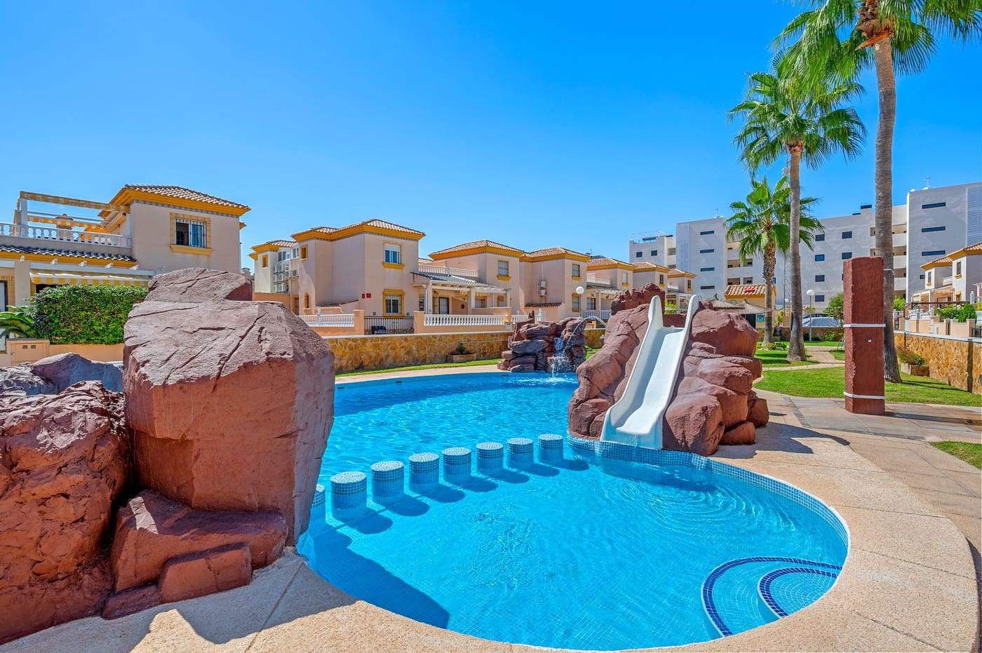 3 bedroom Apartment for sale in Villamartin - € 215,000 (Ref: 9322740)