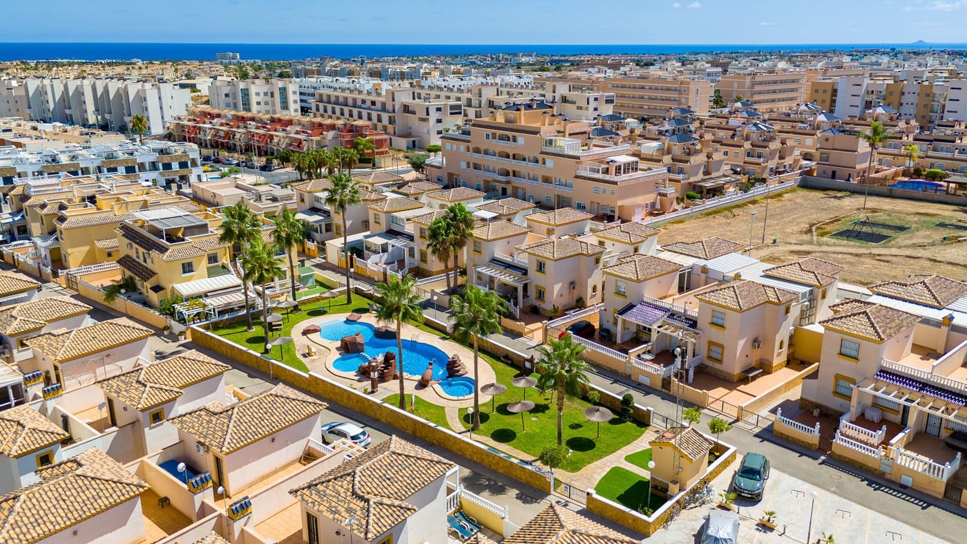 3 bedroom Apartment for sale in Villamartin - € 215,000 (Ref: 9322740)