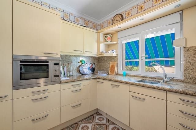 4 soveværelse Villa til salg i Punta Prima, Torrevieja med swimmingpool - € 485.000 (Ref: 9325550)