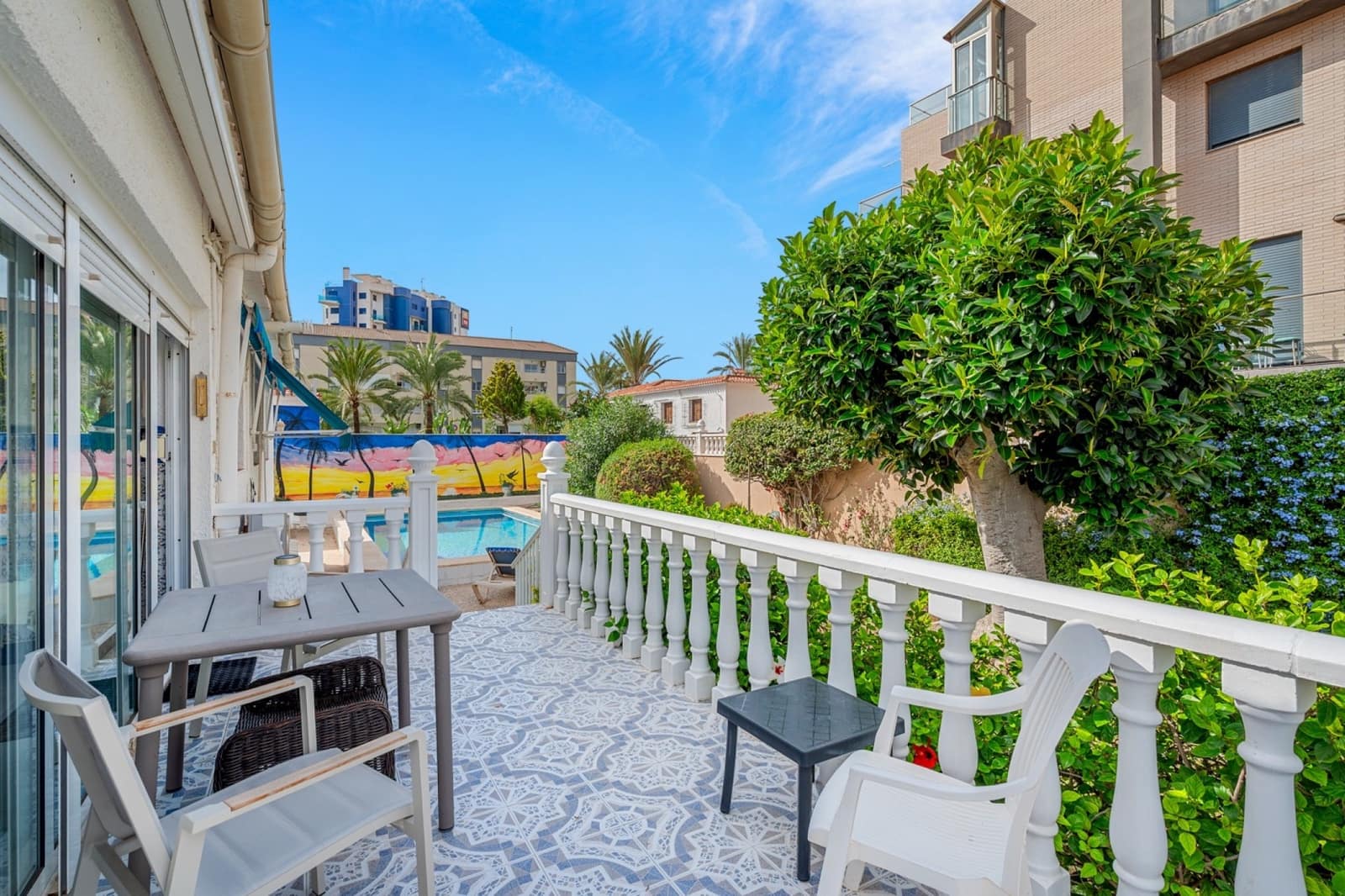 Chalet de 4 habitaciones en Punta Prima en venta con piscina - 485.000 € (Ref: 9325550)