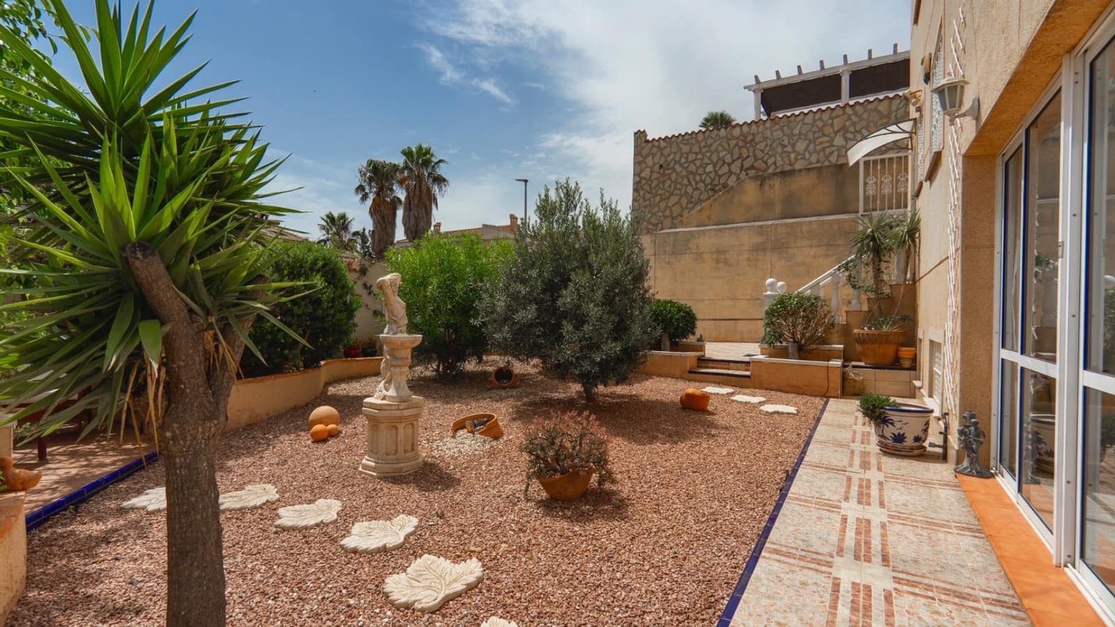 5 bedroom Villa for sale in Ciudad Quesada with pool - € 350,000 (Ref: 9412726)