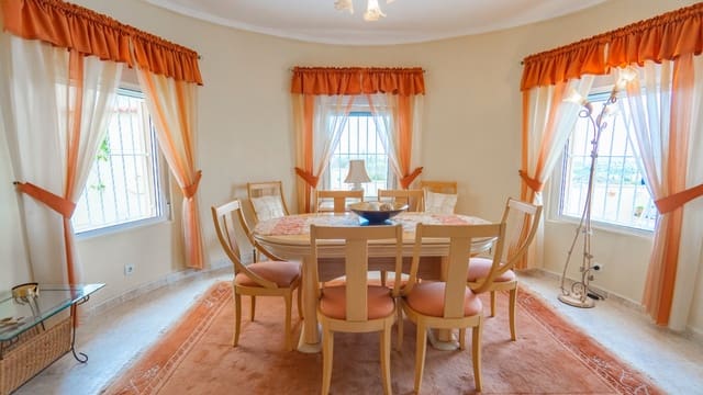 5 bedroom Villa for sale in Ciudad Quesada, Rojales with pool - € 350,000 (Ref: 9412726)