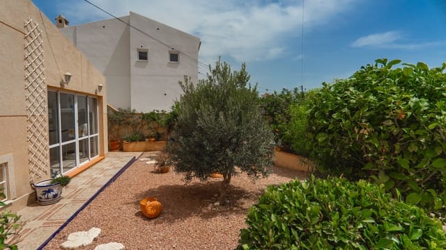 5 bedroom Villa for sale in Ciudad Quesada, Rojales with pool - € 350,000 (Ref: 9412726)