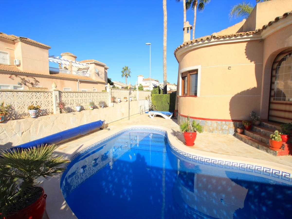 3 bedroom Villa for sale in Ciudad Quesada with pool - € 330,000 (Ref: 9500790)