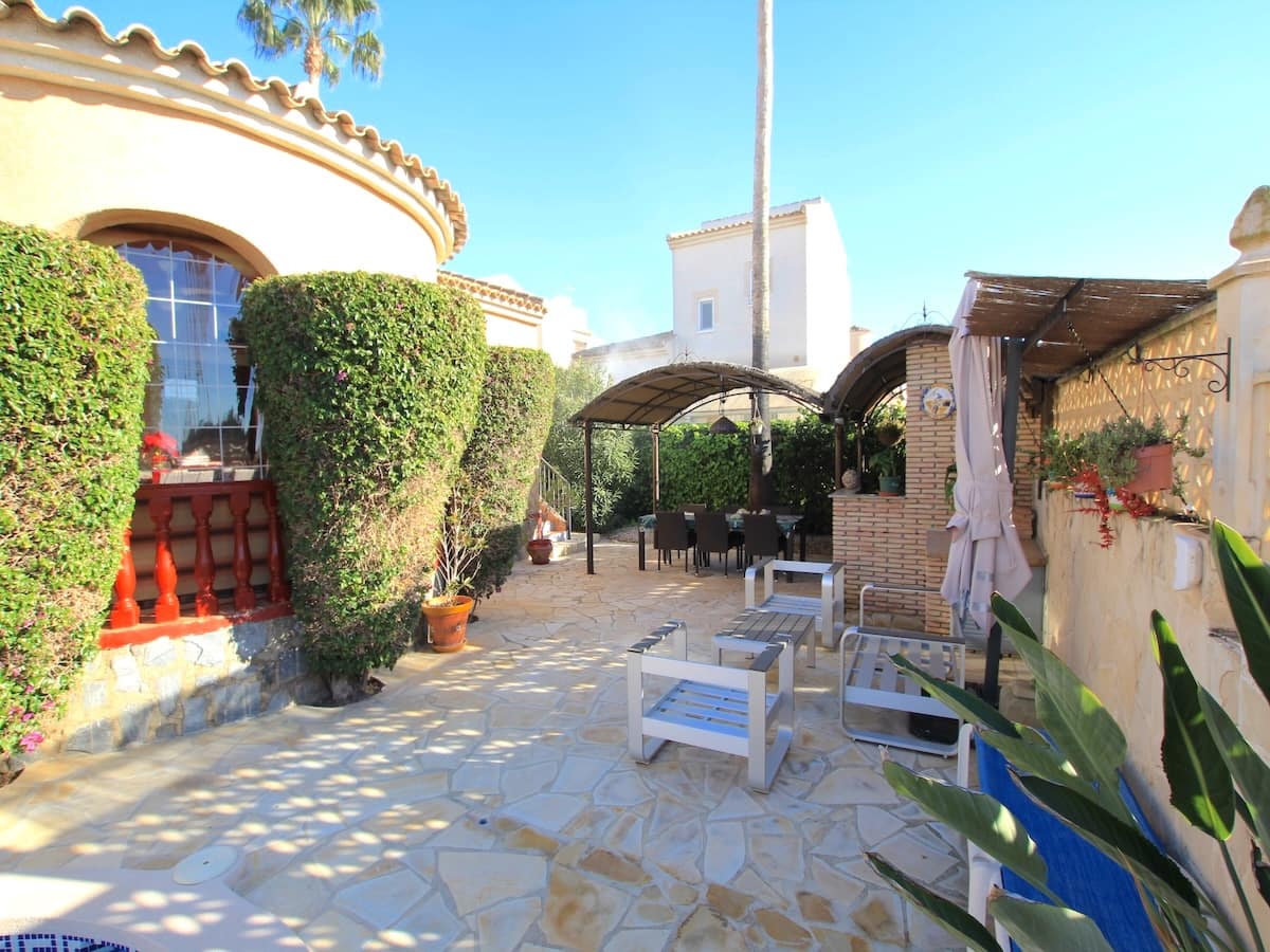 3 bedroom Villa for sale in Ciudad Quesada with pool - € 330,000 (Ref: 9500790)