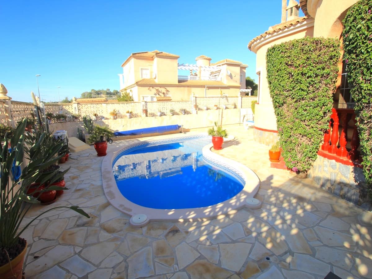 3 bedroom Villa for sale in Ciudad Quesada with pool - € 330,000 (Ref: 9500790)