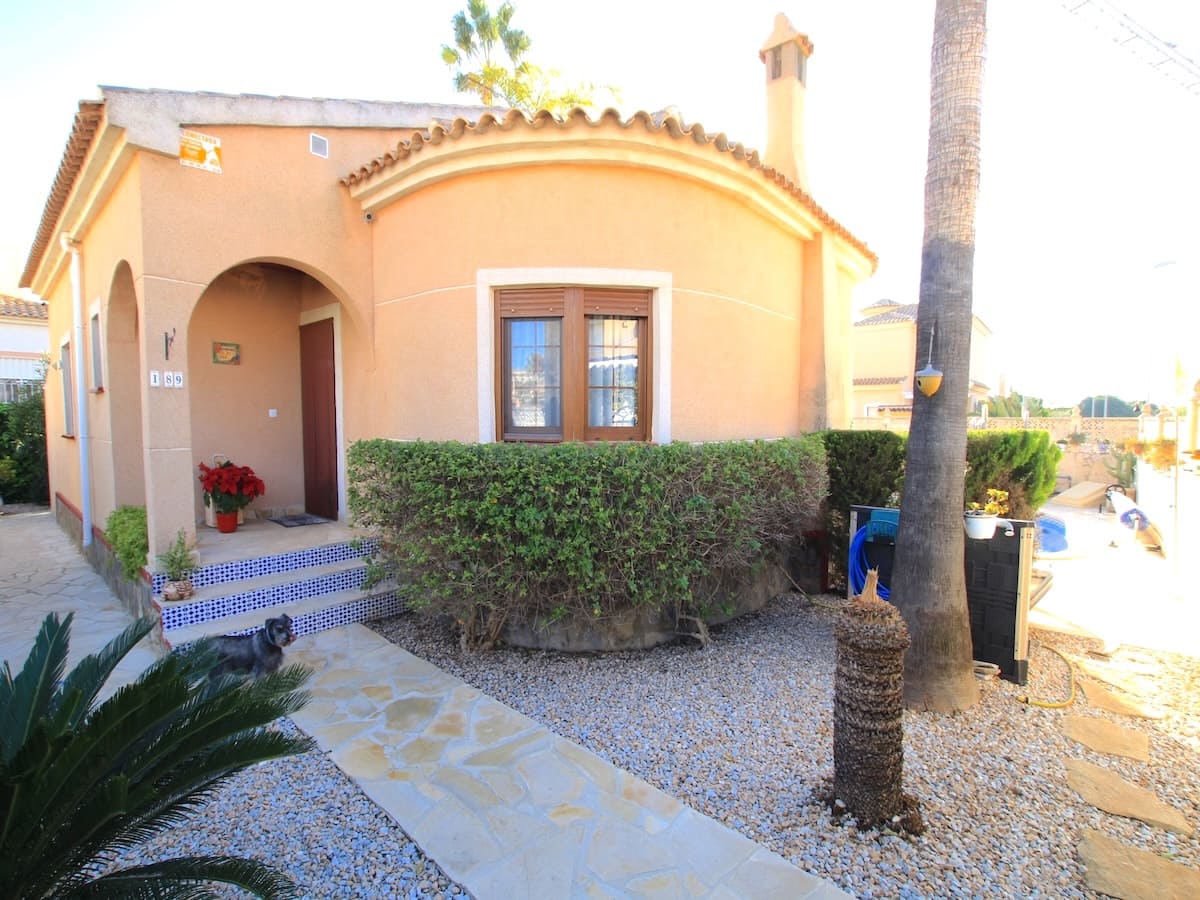 3 bedroom Villa for sale in Ciudad Quesada with pool - € 330,000 (Ref: 9500790)