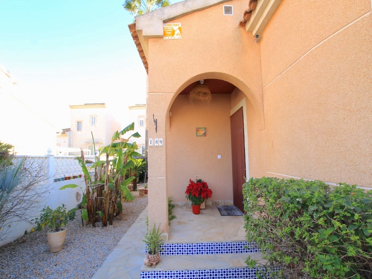 3 bedroom Villa for sale in Ciudad Quesada with pool - € 330,000 (Ref: 9500790)