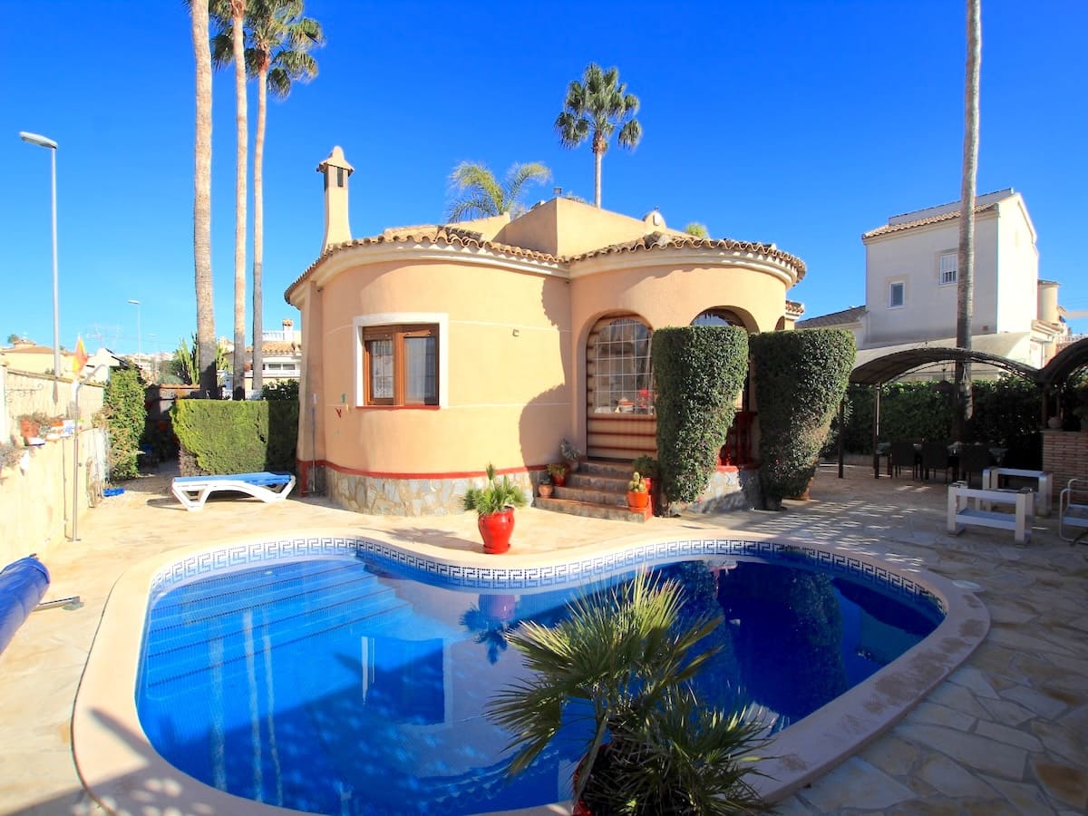 3 bedroom Villa for sale in Ciudad Quesada with pool - € 330,000 (Ref: 9500790)