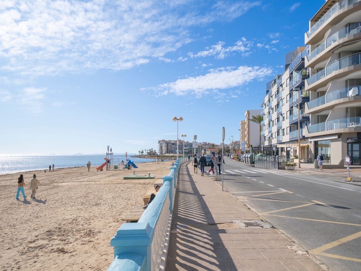 2 makuuhuone Huoneisto myytävänä paikassa Torrevieja - 185 000 € (Ref: 9525307)