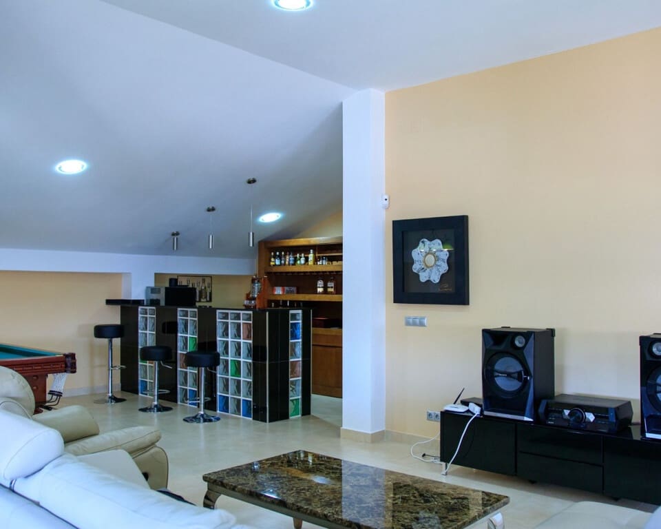 Chalet de 4 habitaciones en Ciudad Quesada en venta con piscina - 890.000 € (Ref: 9547143)