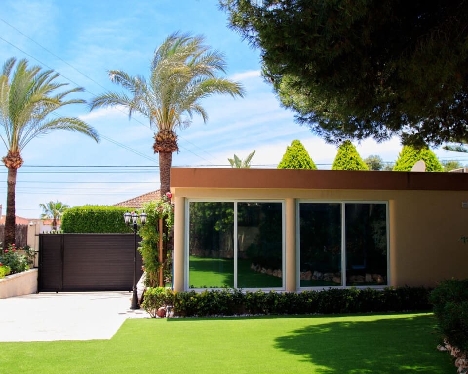 Chalet de 4 habitaciones en Ciudad Quesada en venta con piscina - 890.000 € (Ref: 9547143)