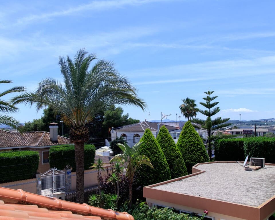 Chalet de 4 habitaciones en Ciudad Quesada en venta con piscina - 890.000 € (Ref: 9547143)