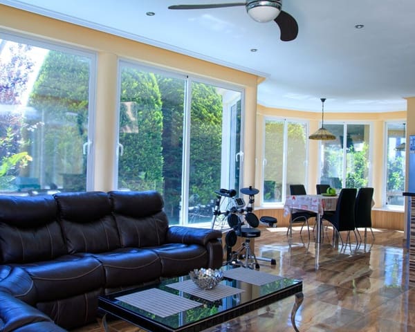 Chalet de 4 habitaciones en Ciudad Quesada, Rojales en venta con piscina - 890.000 € (Ref: 9547143)