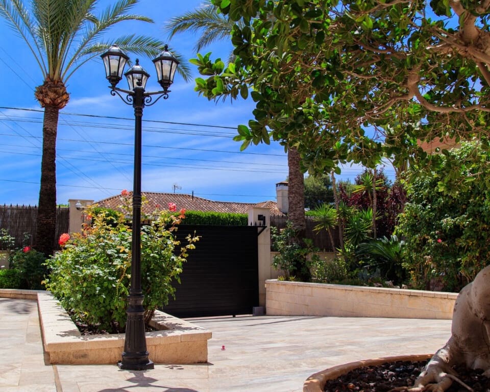 Chalet de 4 habitaciones en Ciudad Quesada en venta con piscina - 890.000 € (Ref: 9547143)