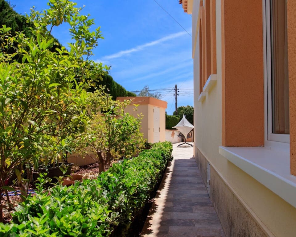 Chalet de 4 habitaciones en Ciudad Quesada en venta con piscina - 890.000 € (Ref: 9547143)