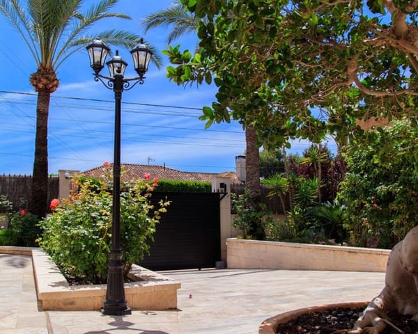 Chalet de 4 habitaciones en Ciudad Quesada, Rojales en venta con piscina - 890.000 € (Ref: 9547143)