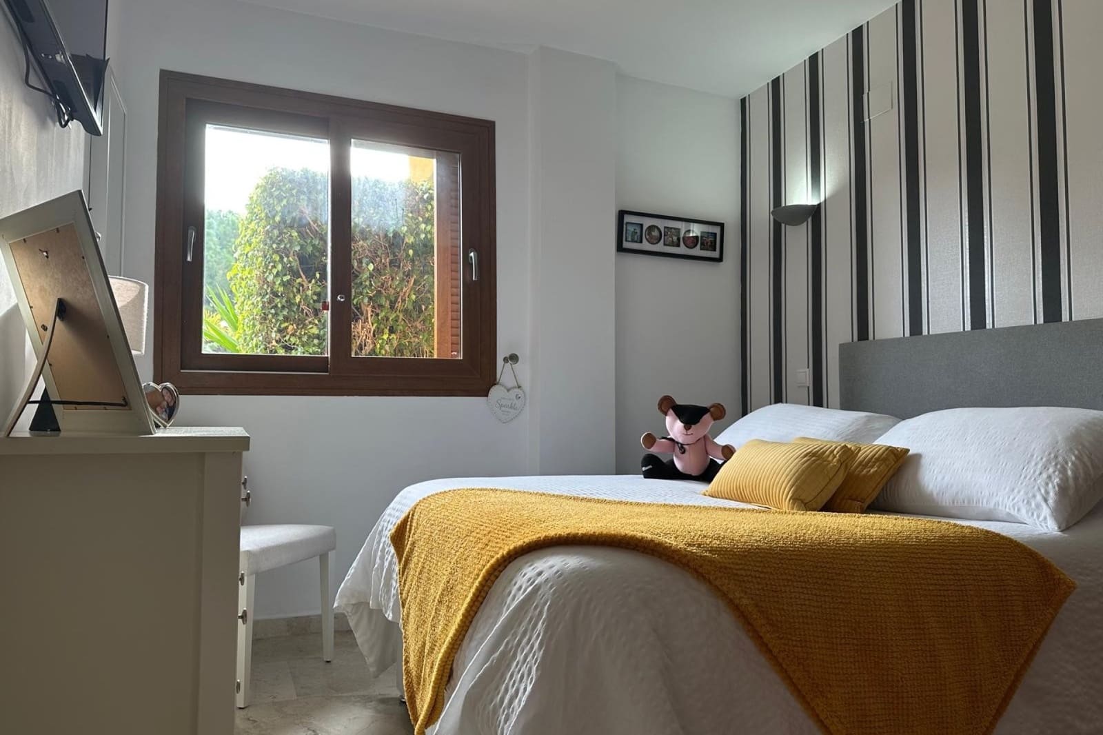 2 bedroom Apartment for sale in Punta Prima - € 289,995 (Ref: 9588494)