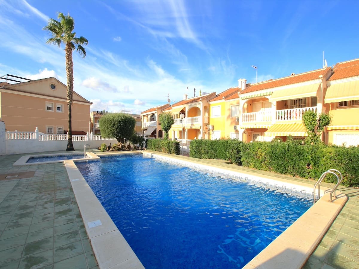 2 soveværelse Lejlighed til salg i Dona Pepa - € 155.000 (Ref: 9606886)