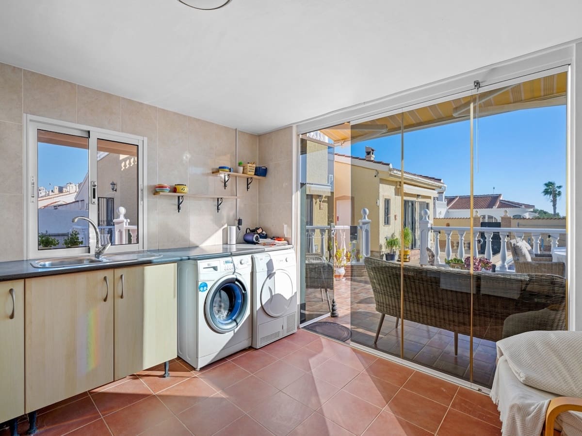 4 makuuhuone Huvila myytävänä paikassa Ciudad Quesada mukana uima-altaan - 449 500 € (Ref: 9609567)