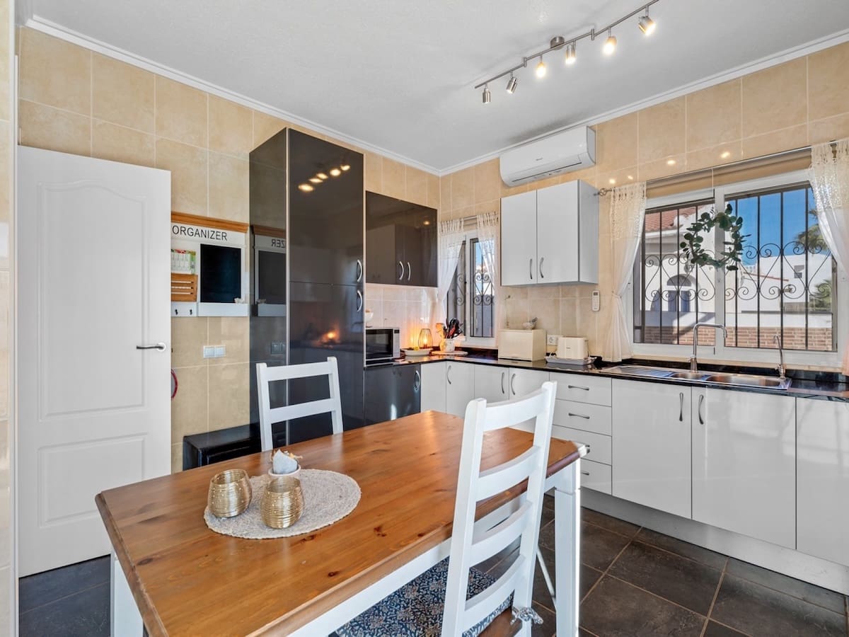 4 makuuhuone Huvila myytävänä paikassa Ciudad Quesada mukana uima-altaan - 449 500 € (Ref: 9609567)