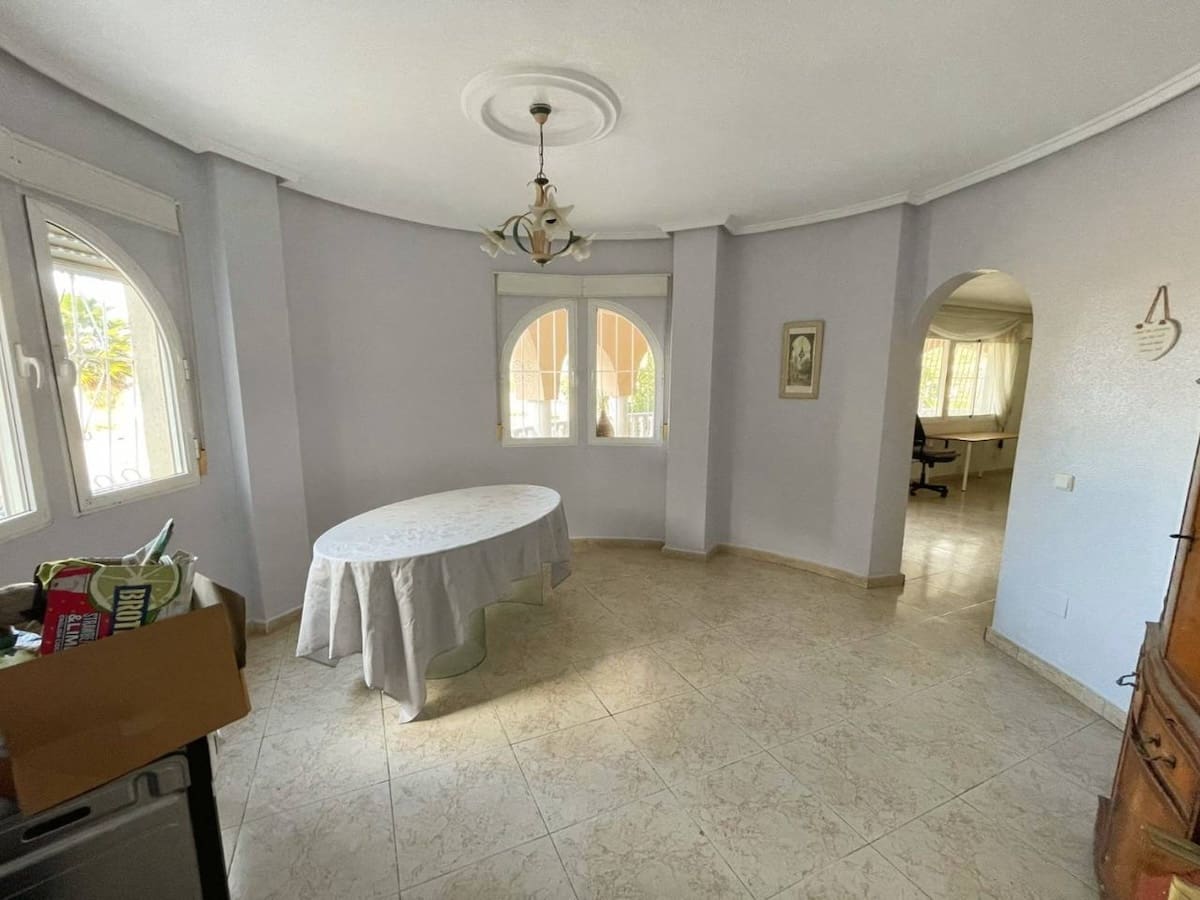 4 soverom Villa til salgs i Ciudad Quesada med svømmebasseng - € 450 000 (Ref: 9609997)