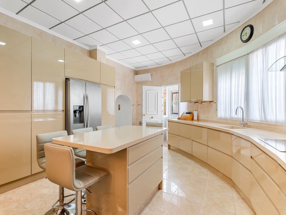 7 makuuhuone Huvila myytävänä paikassa Ciudad Quesada mukana uima-altaan - 690 000 € (Ref: 9610216)