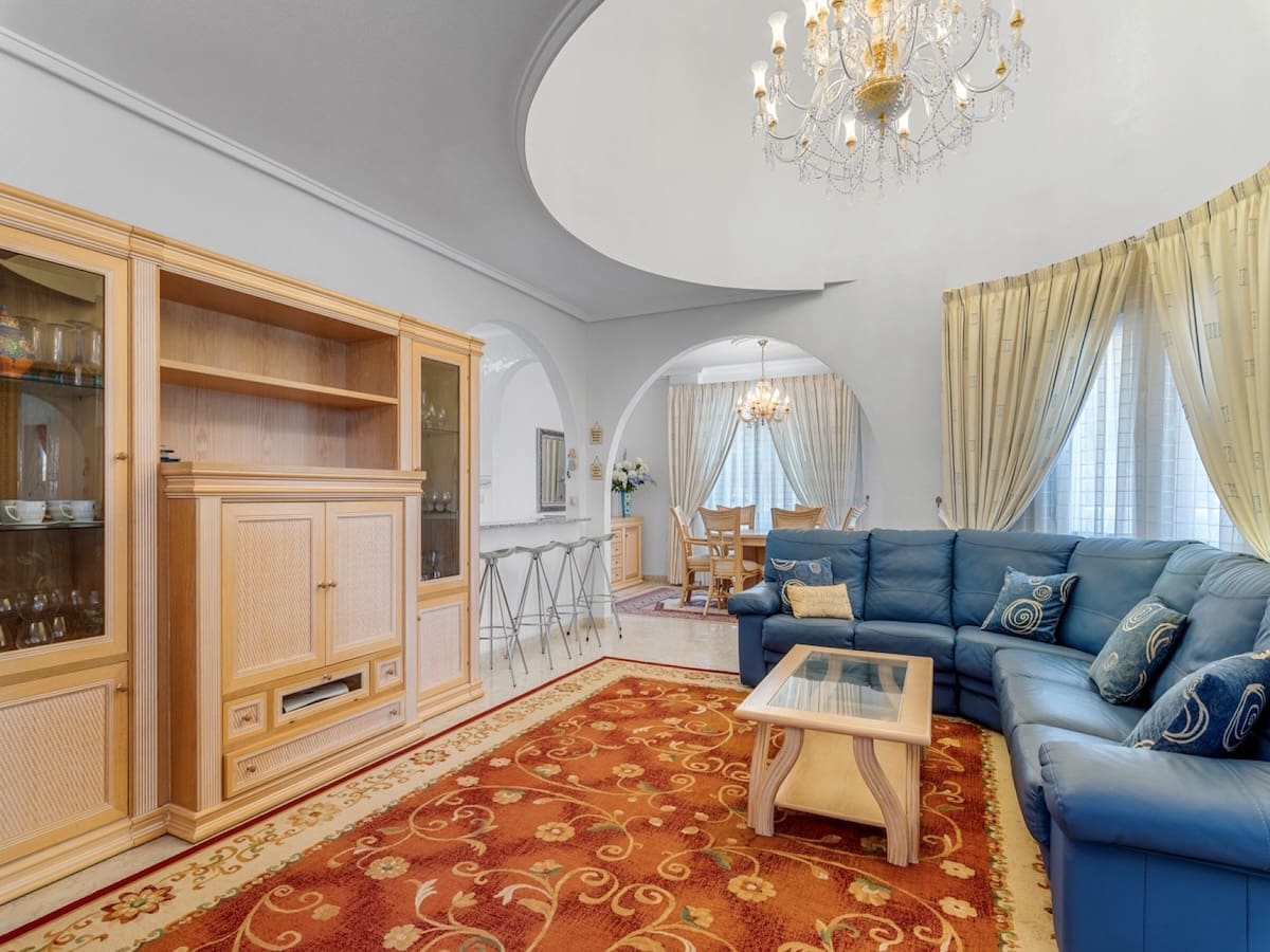 7 makuuhuone Huvila myytävänä paikassa Ciudad Quesada mukana uima-altaan - 690 000 € (Ref: 9610216)