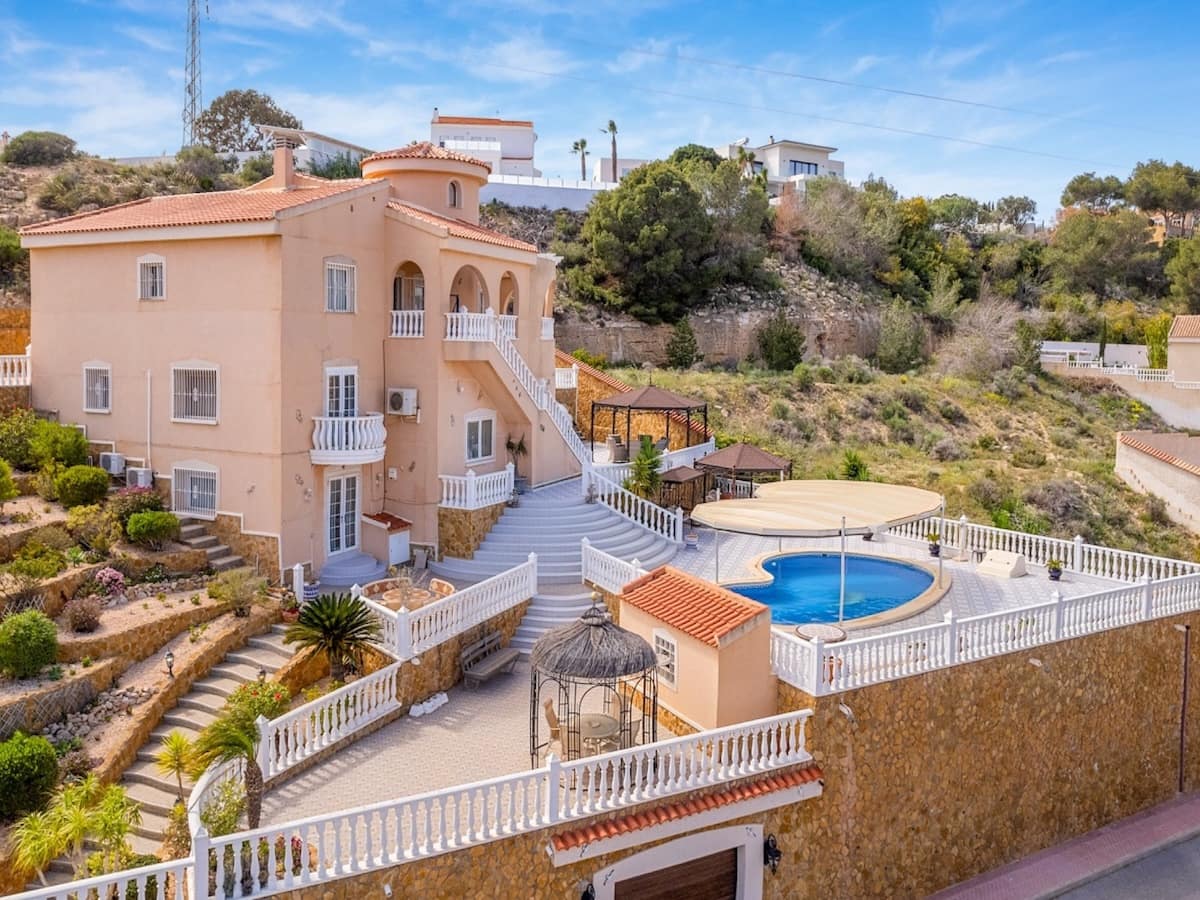 7 makuuhuone Huvila myytävänä paikassa Ciudad Quesada mukana uima-altaan - 690 000 € (Ref: 9610216)