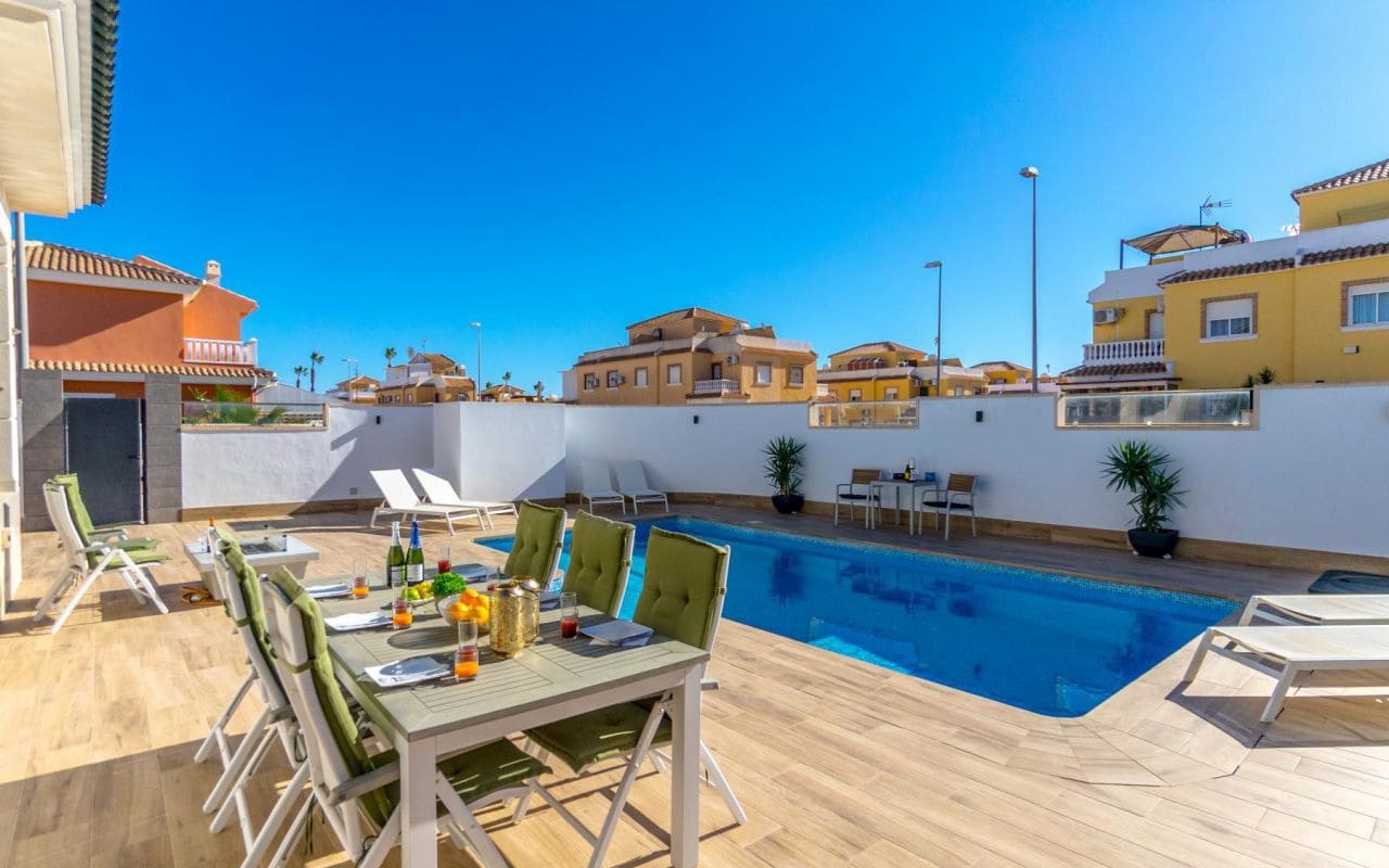 3 bedroom Villa for sale in Dona Pepa with pool - € 489,000 (Ref: 9613072)