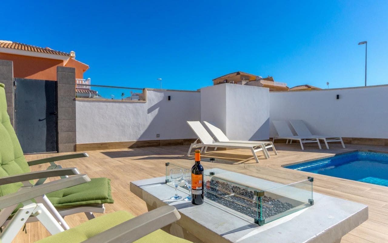 3 bedroom Villa for sale in Dona Pepa with pool - € 489,000 (Ref: 9613072)