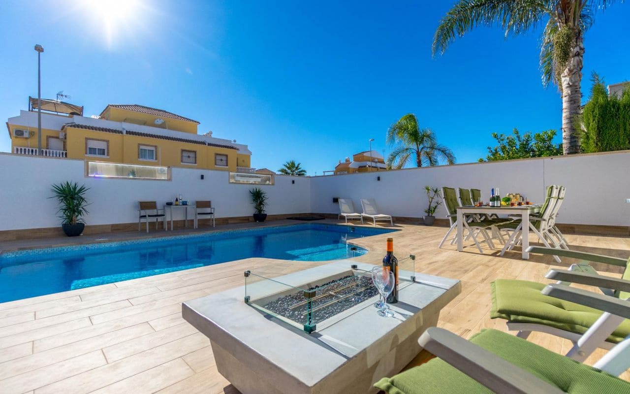 3 bedroom Villa for sale in Dona Pepa with pool - € 489,000 (Ref: 9613072)