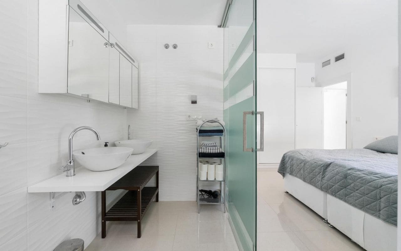 3 bedroom Villa for sale in Dona Pepa with pool - € 489,000 (Ref: 9613072)