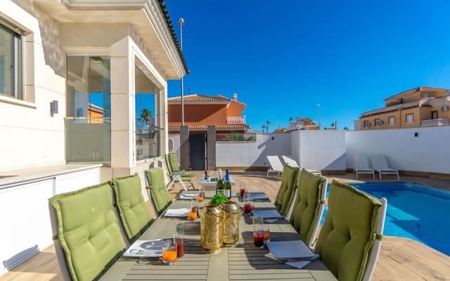 3 bedroom Villa for sale in Doña Pepa, Rojales with pool - € 489,000 (Ref: 9613072)