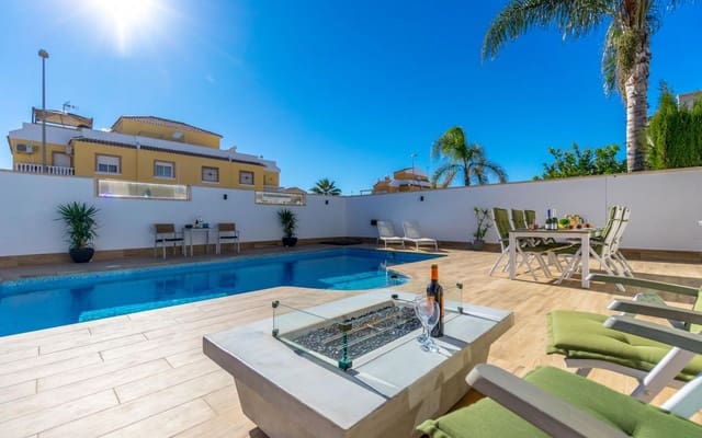 3 bedroom Villa for sale in Doña Pepa, Rojales with pool - € 489,000 (Ref: 9613072)