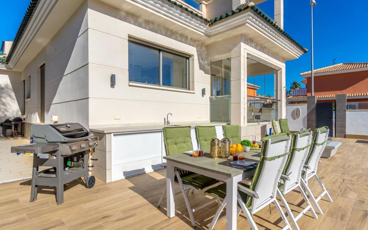 3 bedroom Villa for sale in Dona Pepa with pool - € 489,000 (Ref: 9613072)