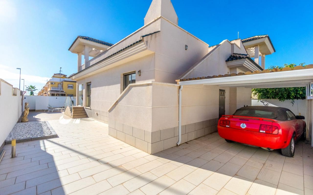 3 bedroom Villa for sale in Dona Pepa with pool - € 489,000 (Ref: 9613072)