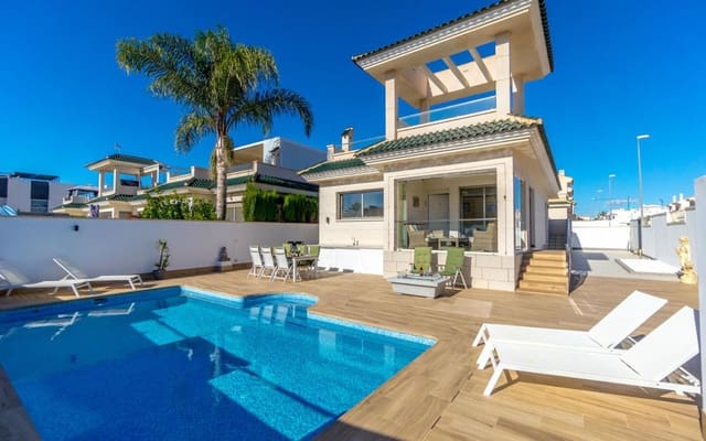 3 bedroom Villa for sale in Doña Pepa, Rojales with pool - € 489,000 (Ref: 9613072)