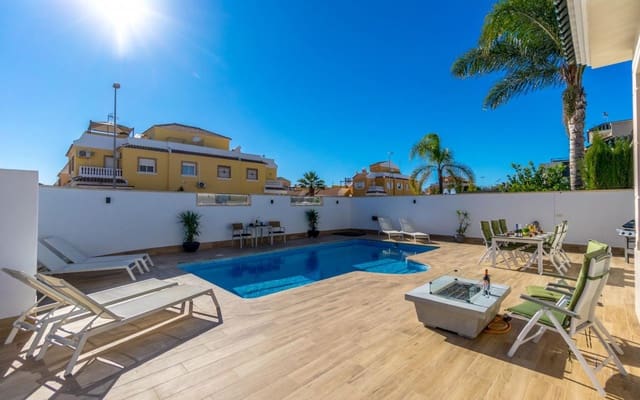 3 bedroom Villa for sale in Doña Pepa, Rojales with pool - € 489,000 (Ref: 9613072)