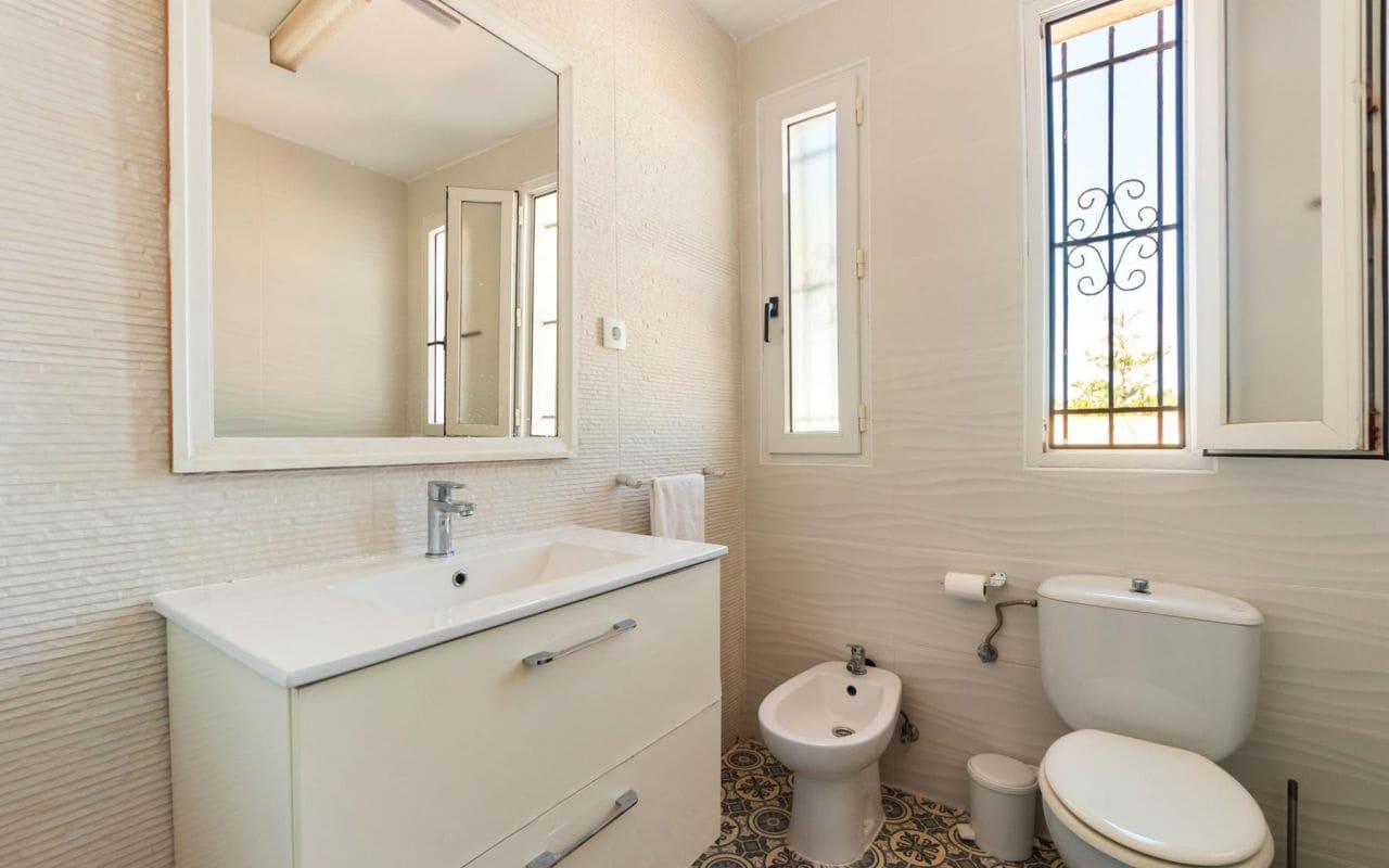 3 makuuhuone Huvila myytävänä paikassa La Zenia mukana uima-altaan - 799 000 € (Ref: 9613073)