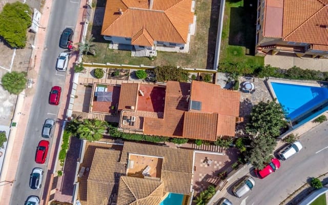 3 makuuhuone Huvila myytävänä paikassa La Zenia, Orihuela mukana uima-altaan - 799 000 € (Ref: 9613073)