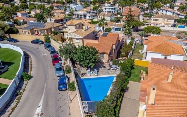 3 makuuhuone Huvila myytävänä paikassa La Zenia, Orihuela mukana uima-altaan - 799 000 € (Ref: 9613073)