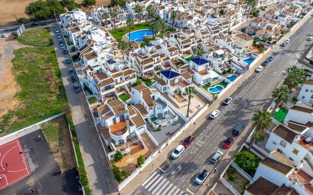 4 bedroom Villa for sale in Los Dolses, Orihuela - € 395,000 (Ref: 9613076)