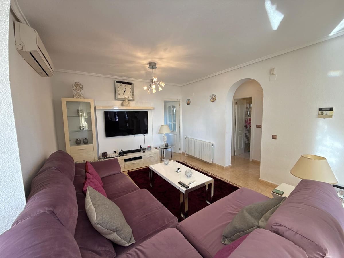 3 quarto Moradia para venda em Villamartin com piscina - 349 950 € (Ref: 9649779)