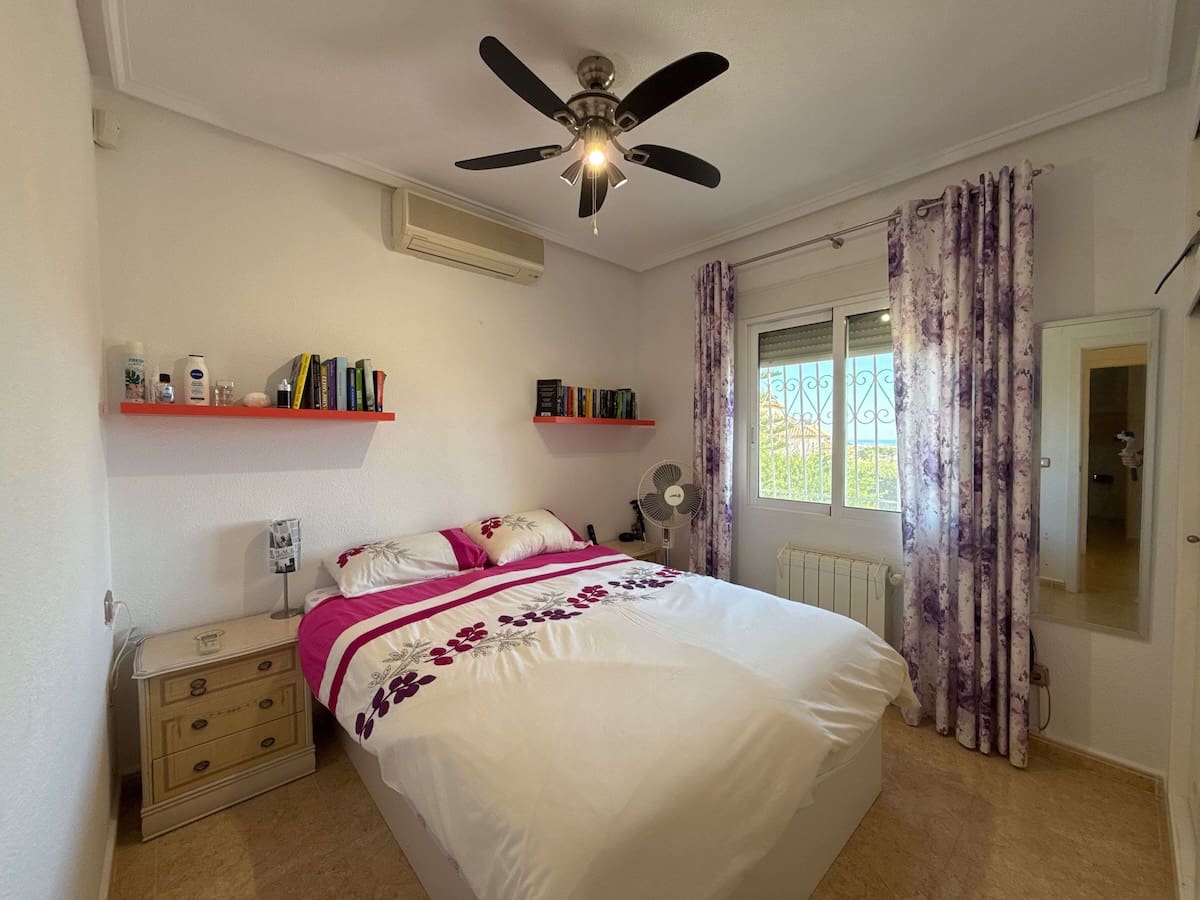 3 quarto Moradia para venda em Villamartin com piscina - 349 950 € (Ref: 9649779)