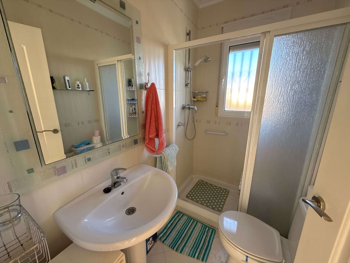 3 quarto Moradia para venda em Villamartin com piscina - 349 950 € (Ref: 9649779)