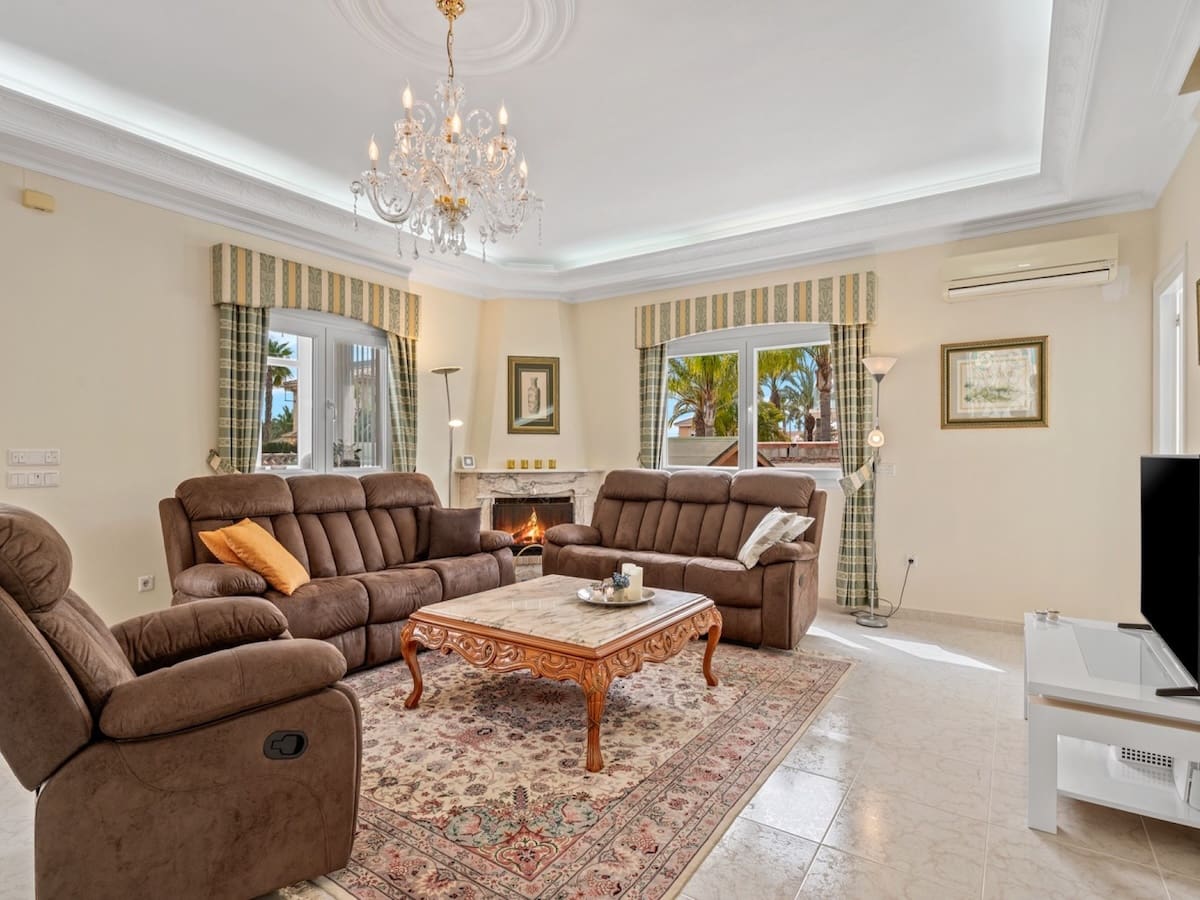 4 slaapkamer Villa te koop in Dona Pepa met zwembad - € 750.000 (Ref: 9656510)